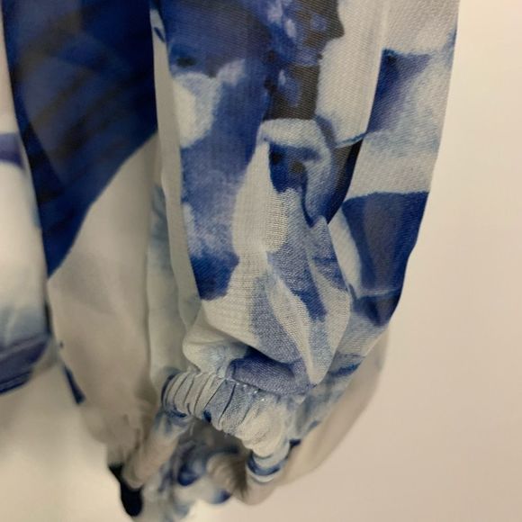 Show Me Your MuMu Jamie Tunic White And Blue Floral Blouse Size Medium - Picture 7 of 8